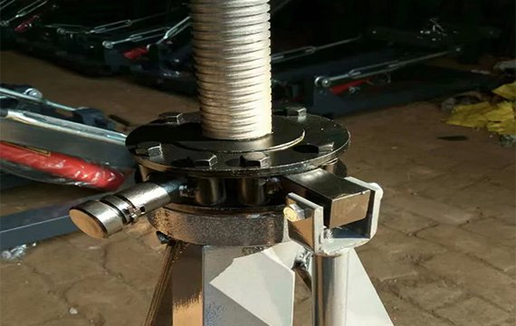 Bold Lead screw